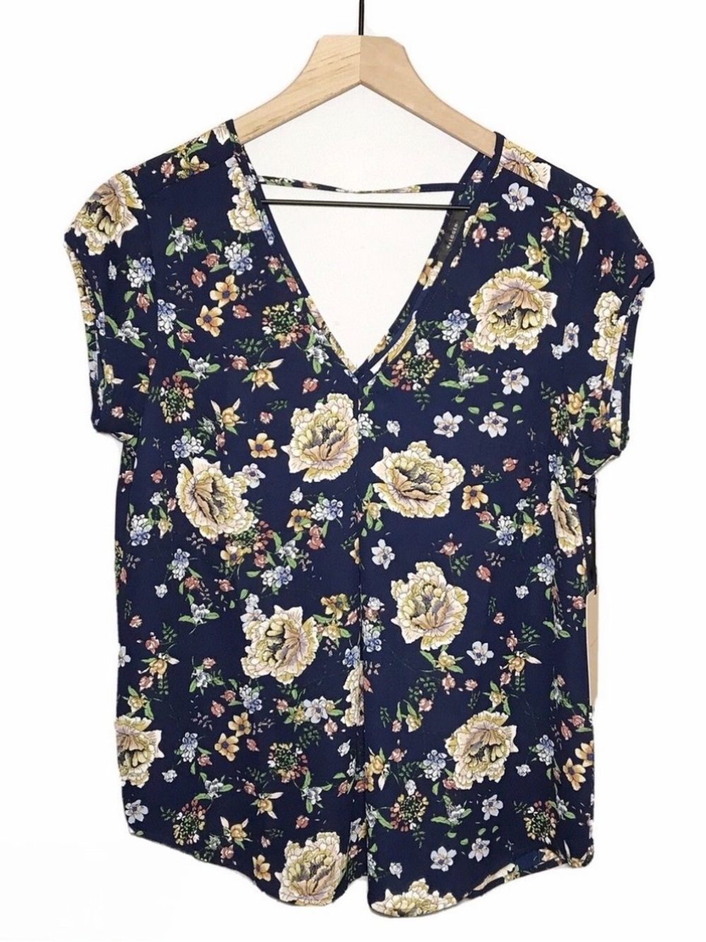 Halogen Navy Floral V-Neck Top XS - Cute!